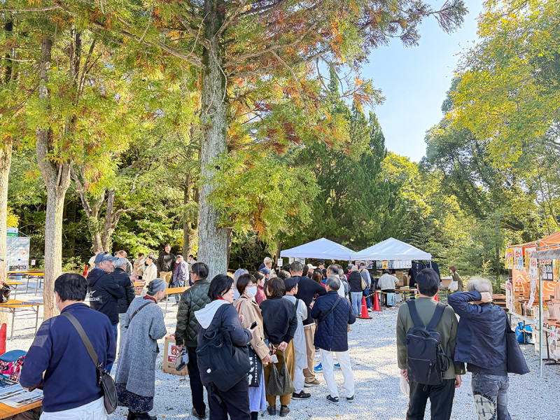 クラフトサケの販売に長い列